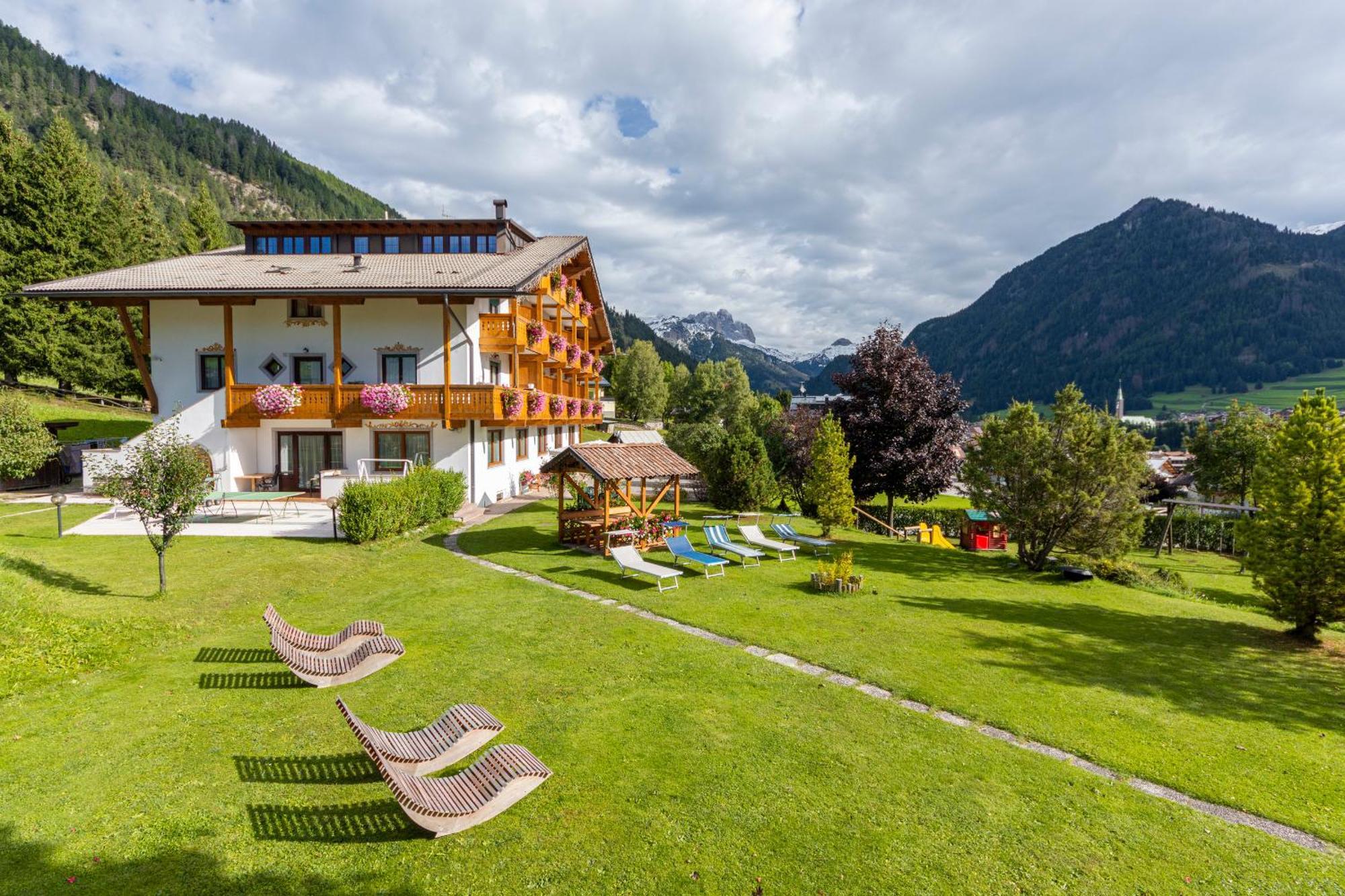 Villa Gemmy Pozza di Fassa Bagian luar foto